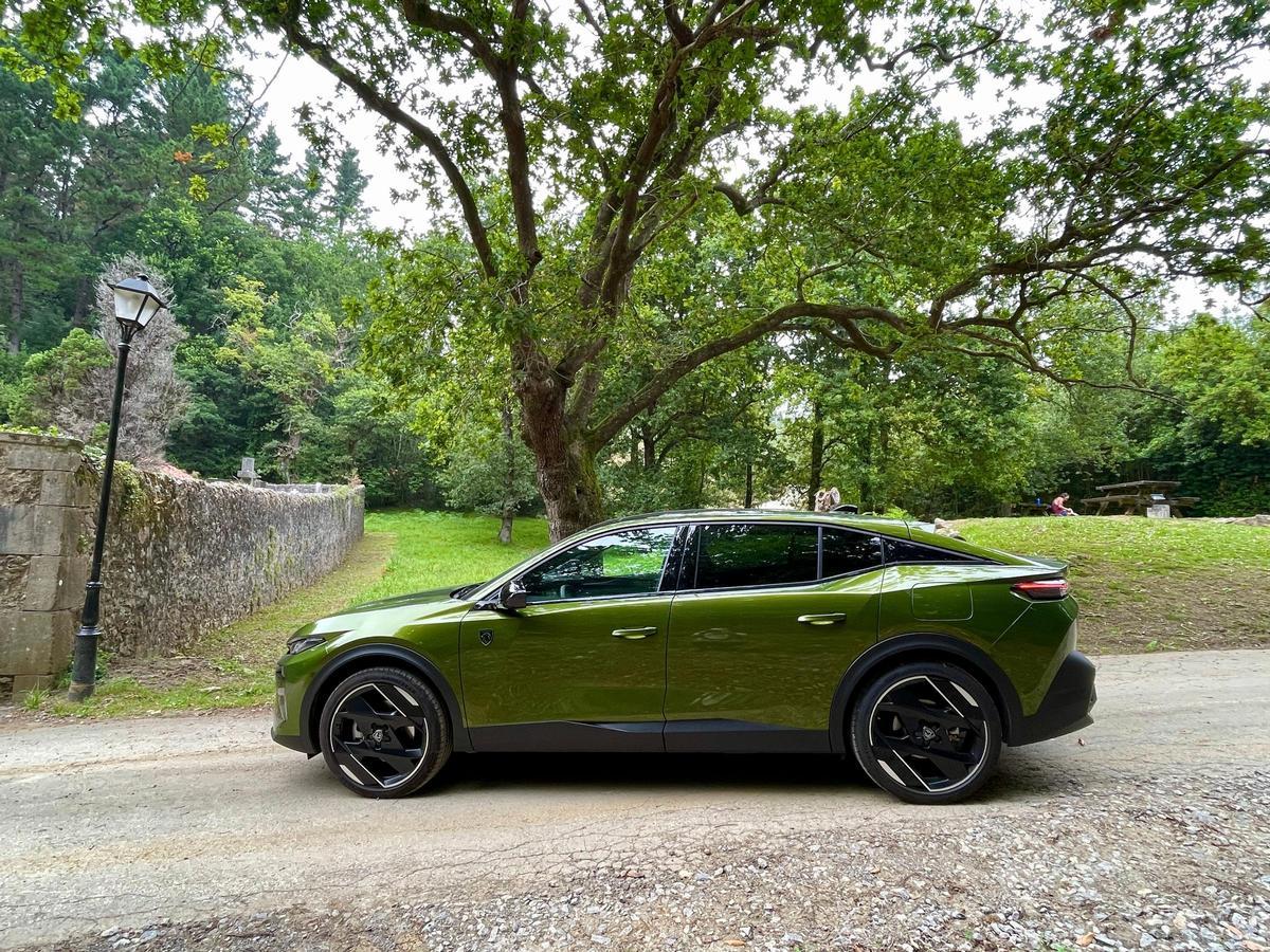 Peugeot 408: la berlina con espíritu crossover que desafía la hegemonía SUV