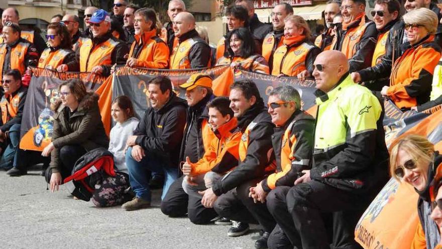 Foto de familia, ayer en la Plaza Mayor.