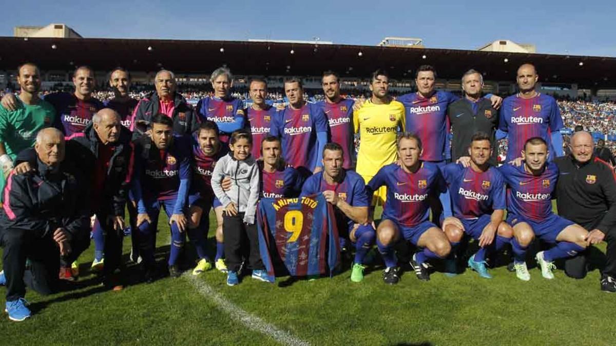 El equipo de exjugadores del FC Barcelona y su mensaje de apoyo a Totó