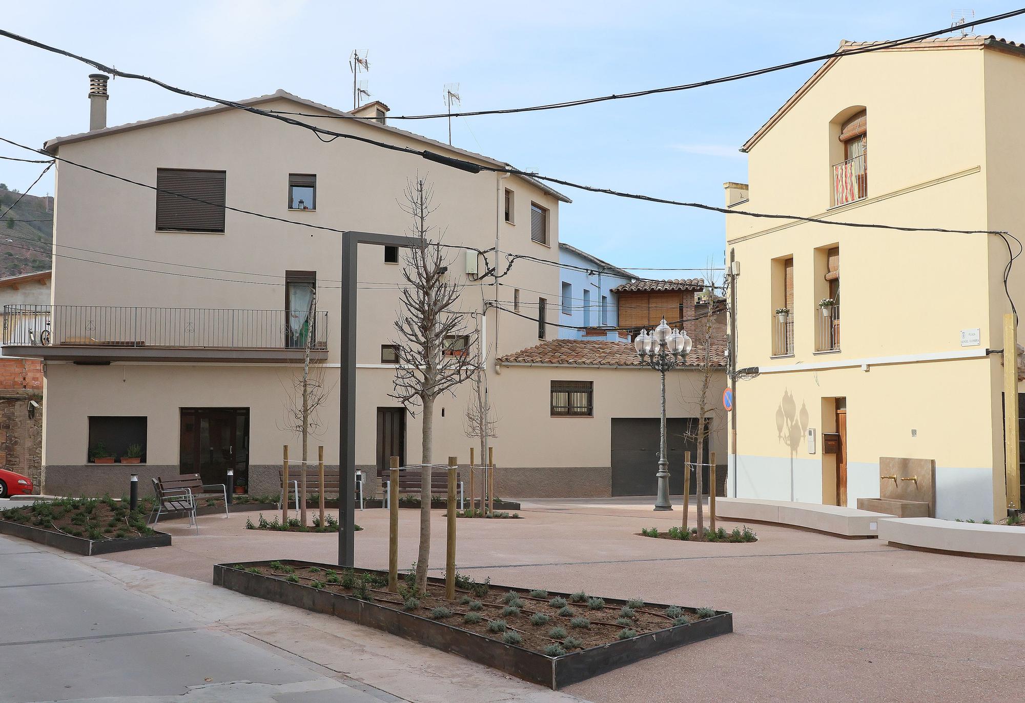 Cardona innagura la renovada plaça de la Coromina