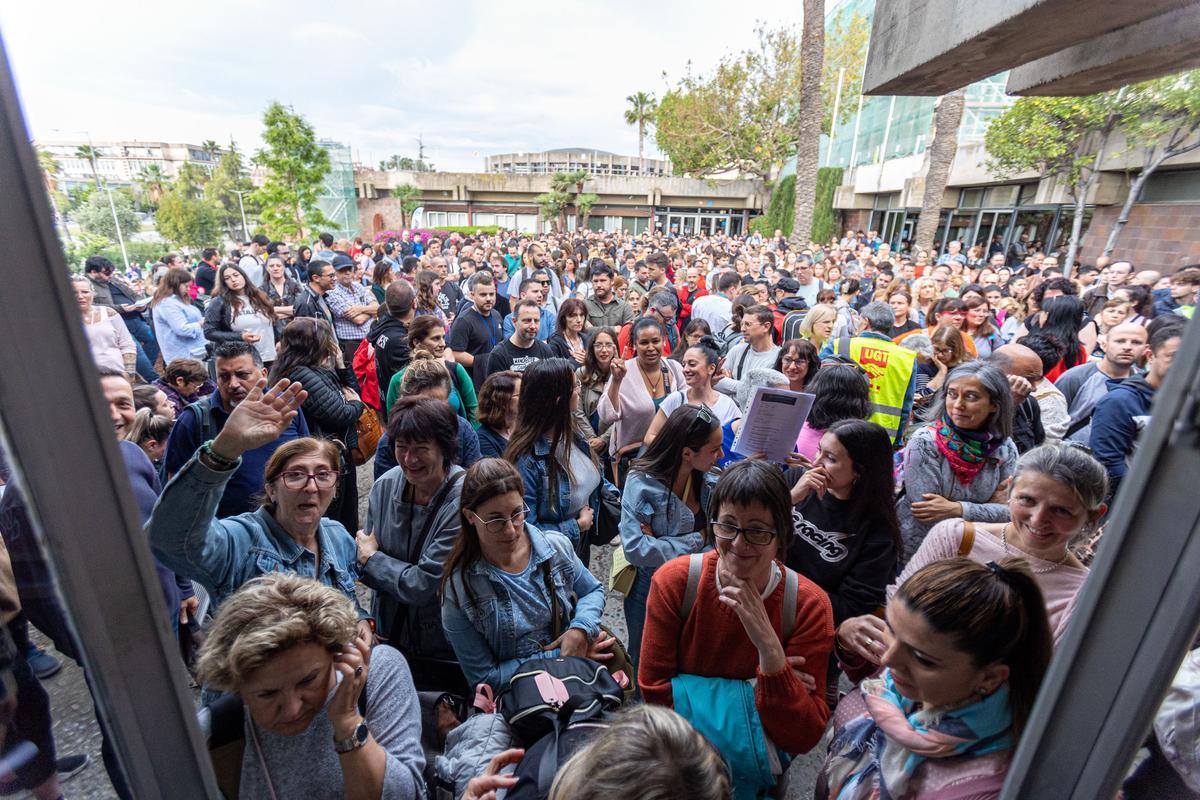 Oposiciones multitudinarias en Barcelona para optar a plazas fijas de Correos