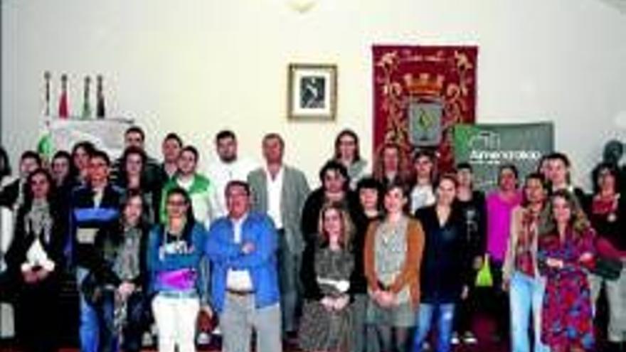 Reciben a los 30 alumnos de dos cursos de formación para parados