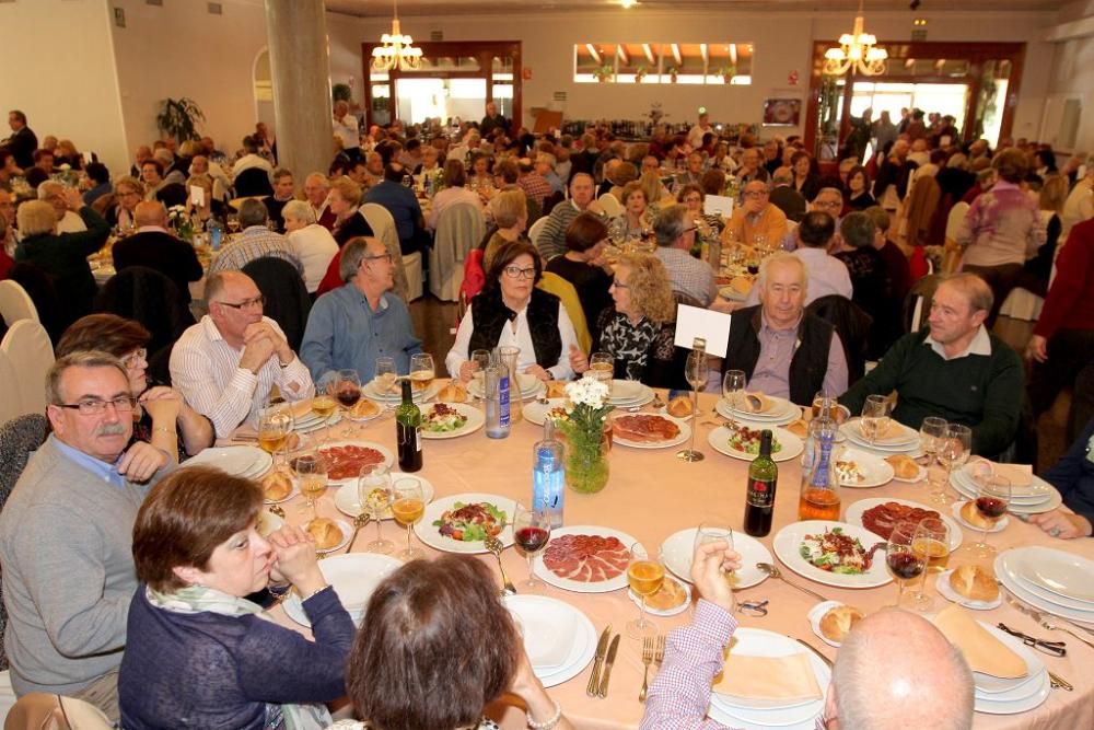 Almuerzo y baile por el Día de los Enamorados en el Club de Mayores de Cartagena