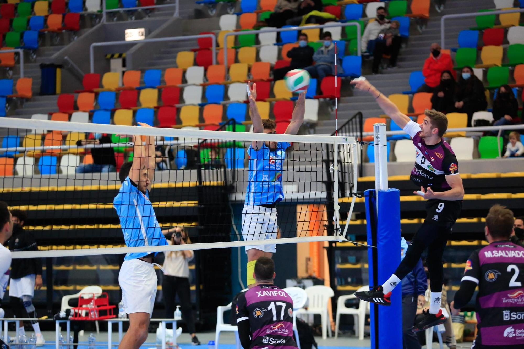 Partido entre la UD Ibiza Ushuaïa Volley y el Rio Duero Soria