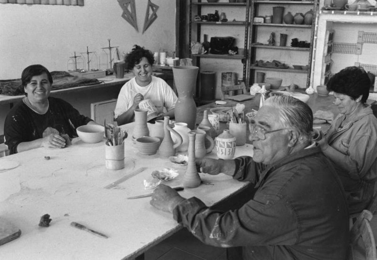 Curso de cerámica en laasociación cultural a principios de 2000.   | // J. DE ARCOS