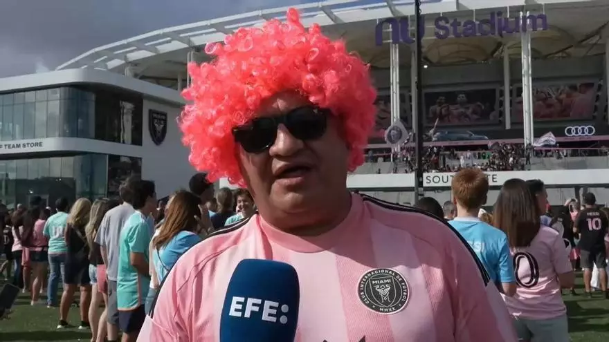 Hinchas del Inter Miami celebran la inauguración del Nu Stadium