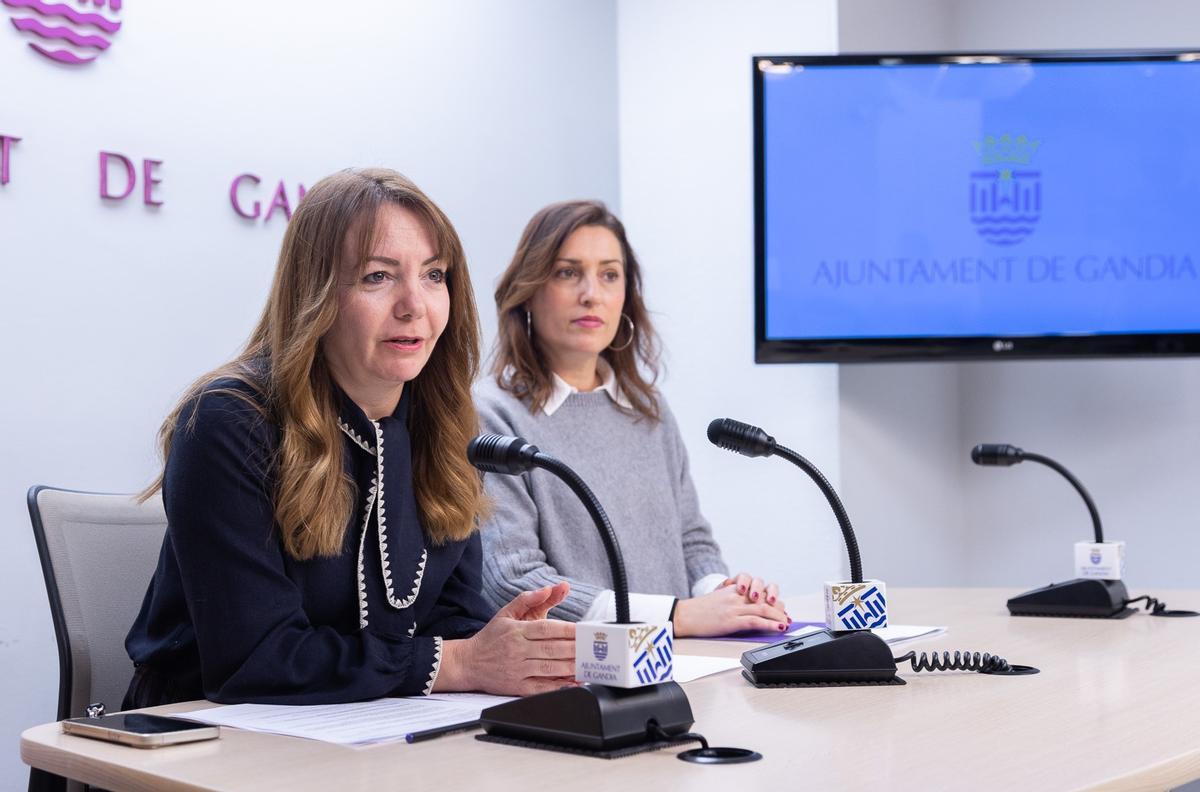 La directora de Urbanismo, Maite Alonso, y la concejala Esther Sapena.