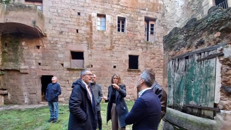 Miquel Sàmper defensa la importància del castell de Santa Pau i la seva recuperació per a la Garrotxa