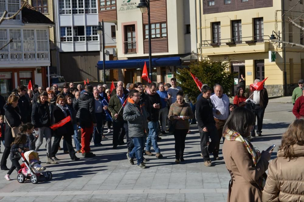 Marcha y corte de carretera en Campo de Caso para reclamar el arreglo de la carretera del puerto de Tarna