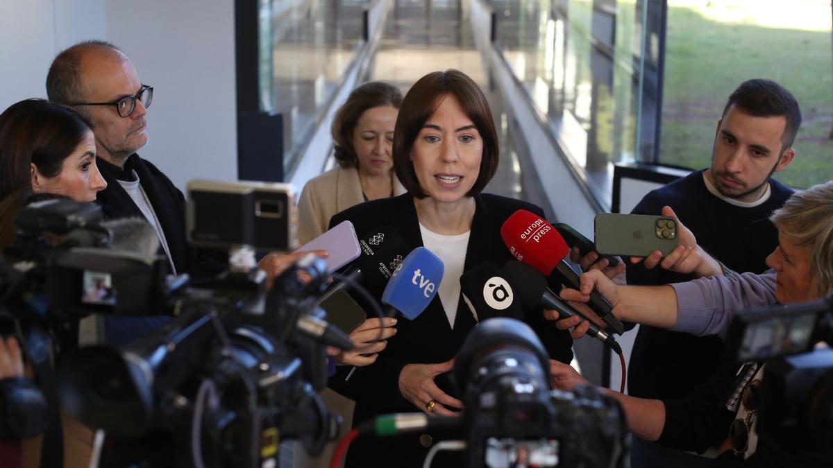 La líder del PSPV, Diana Morant, atiende a los medios de comunicación, en una imagen de archivo.