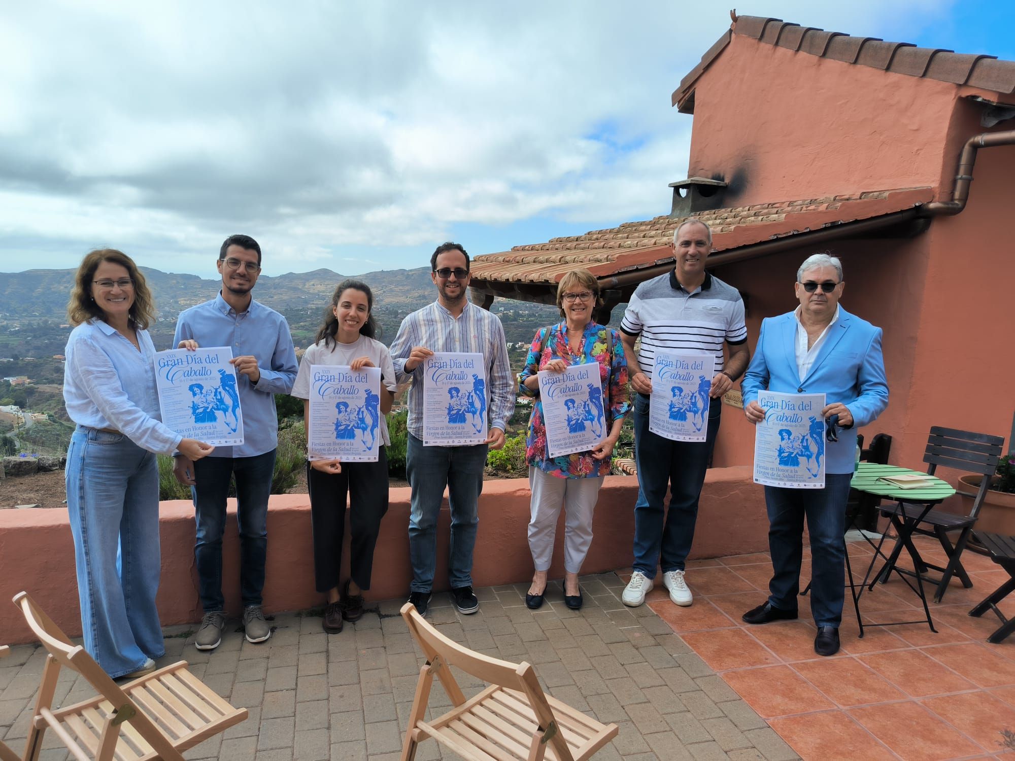 Foto de familia de la presentación del 'Gran Día del Caballo' en Santa Brígida.