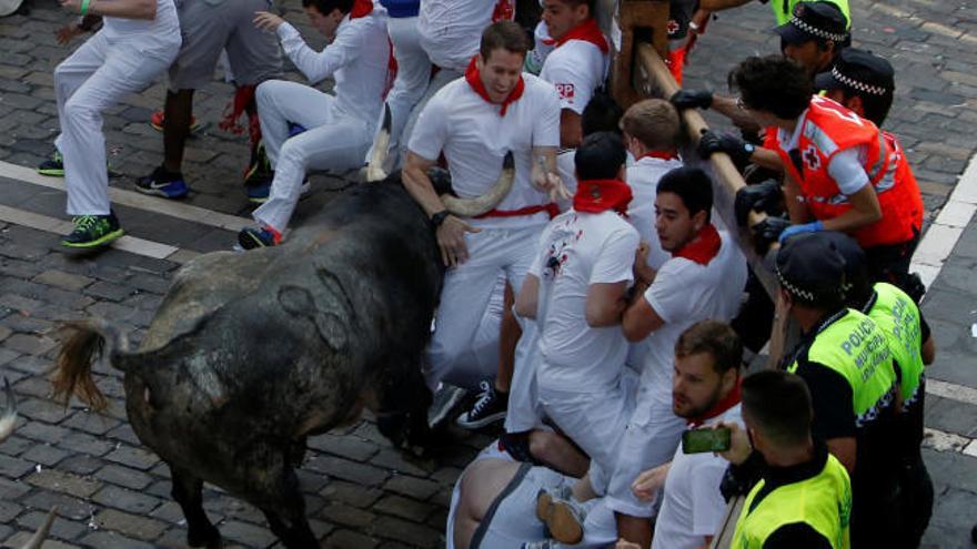 Tres heridos por asta de toro en el primer encierro