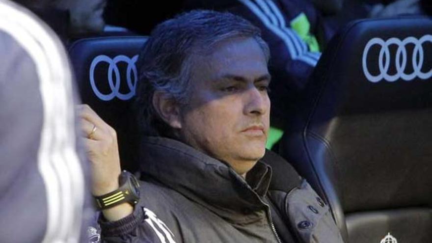 José Mourinho, en el banquillo del Bernabéu.