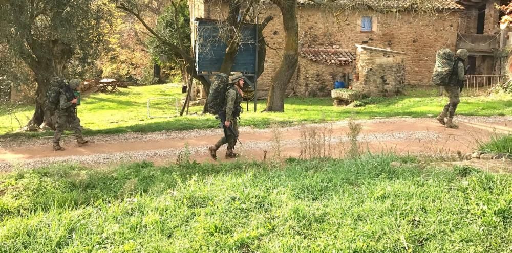 Maniobres de l''exèrcit a Canet d''Adri