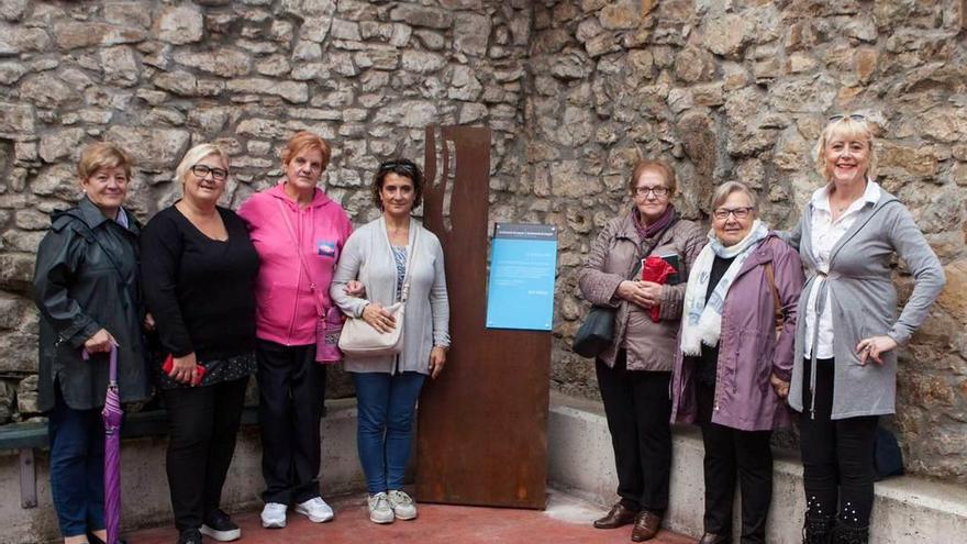 Un monolito para interpretar el &quot;Mural de la Igualdad&quot; de Jack Babiloni en Sama