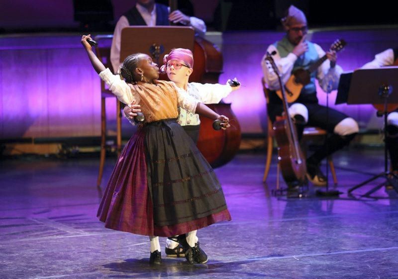 Certamen infantil de jota aragonesa en el Auditorio de Zaragoza