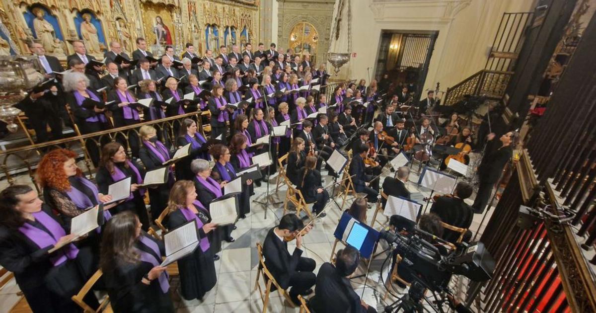 El obispo de la Diócesis, José Manuel Lorca, pronunció el Pregón de Navidad de la Católica de Murcia y bendijo el belén. | UCAM