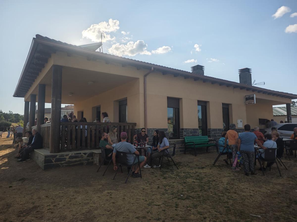 Inauguración del nuevo bar de Mahíde