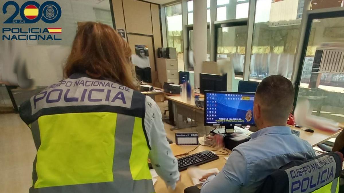 investigadores del Grupo de Policía Judicial de la Comisaría de Ciutadella de la Policía Nacional.