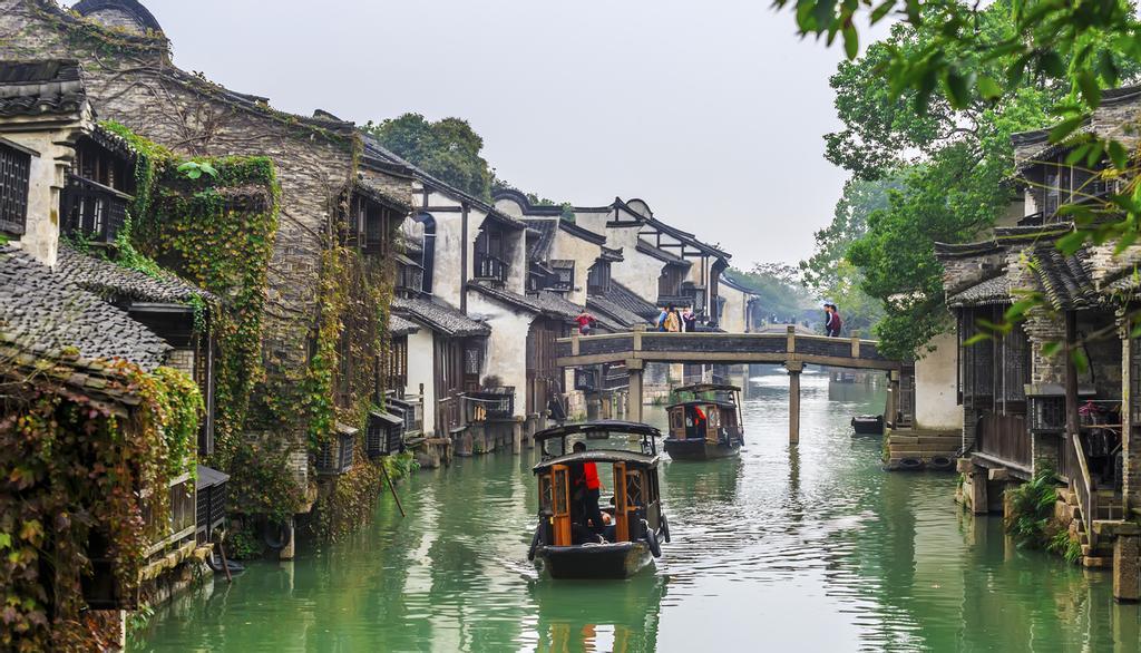 Hasta el puente más pequeño tiene su encanto. Aquí el de la ciudad de Wuzhen.