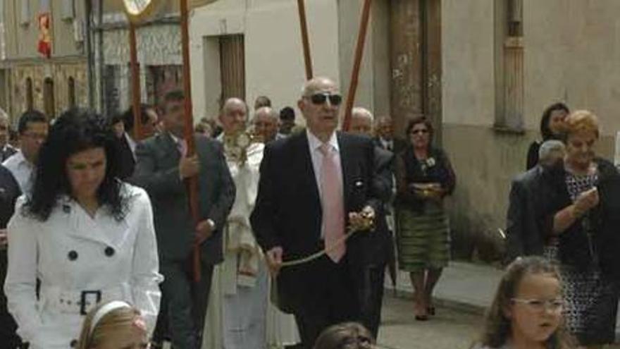 Las más pequeñas participan en la procesión.