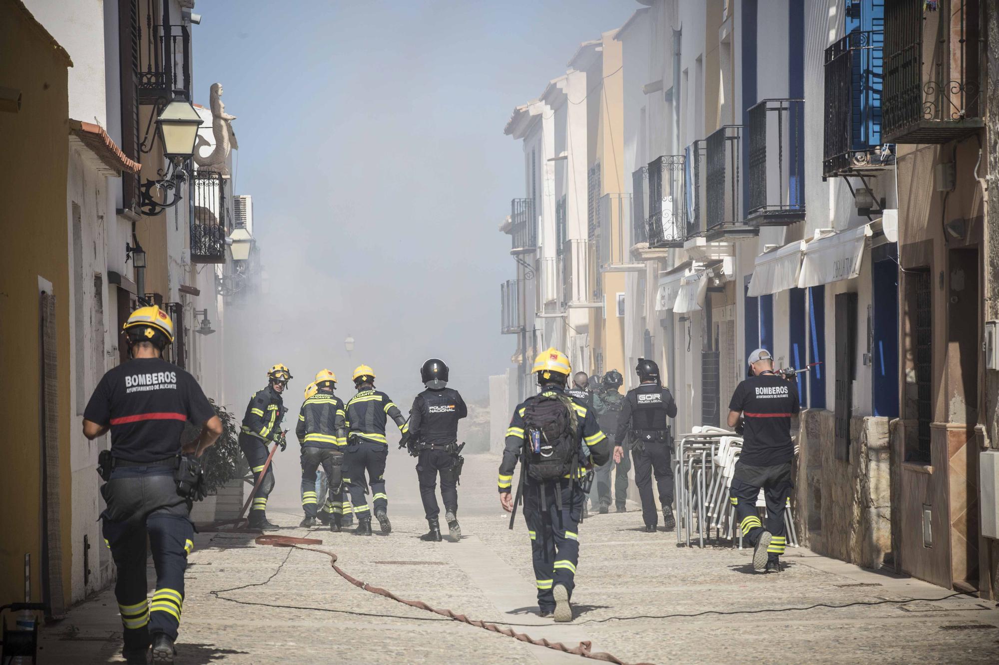 El GAR de la Guardia Civil y el Servicio de Prevención y Extinción de Incendios de los Bomberos de Alicante protagonizan en Tabarca un llamativo simulacro de emergencia