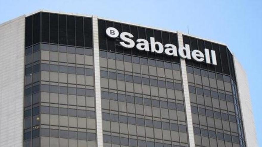 El Sabadell estudia un pla de baixes i prejubilacions que afectaria a 2.000 empleats