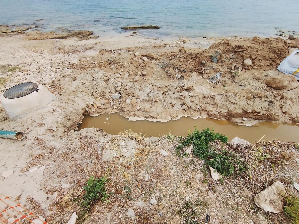 Imagen de los vertidos fecales de la playa de es Pinet
