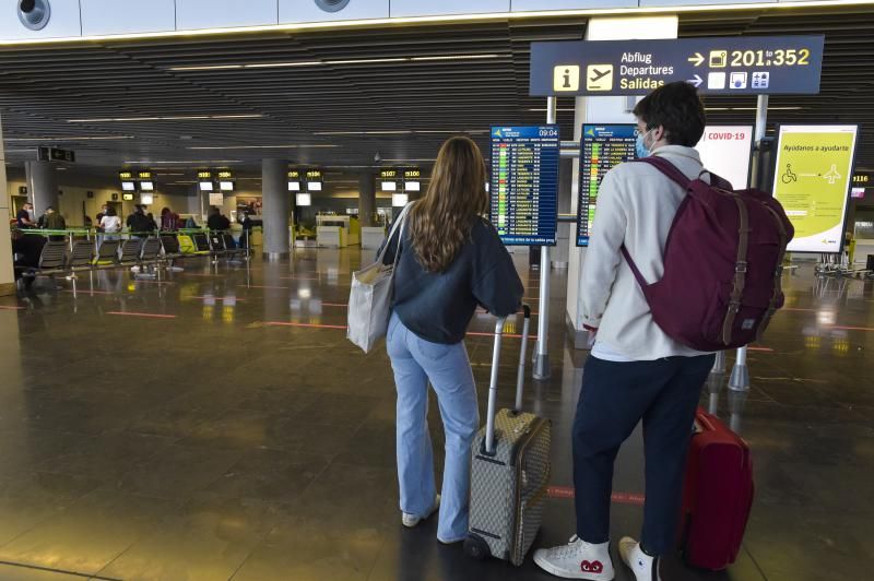 Salidas y llegadas desde el aeropuerto al comienzo de Semana Santa