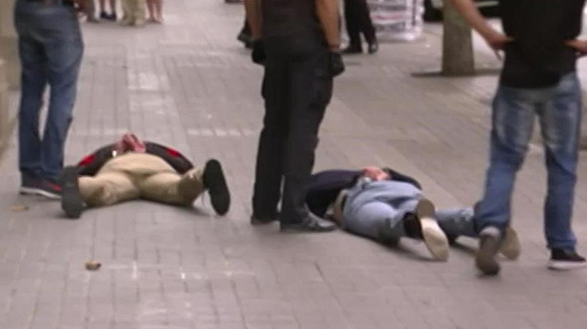 Detinguts cinc atracadors que havien assaltat una joieria al passeig de Gràcia de Barcelona.