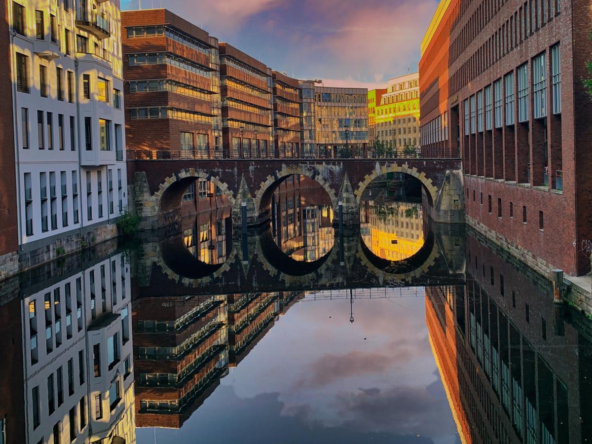 Puentes históricos, puentes de vanguardia... en Hamburgo los hay de todo tipo.