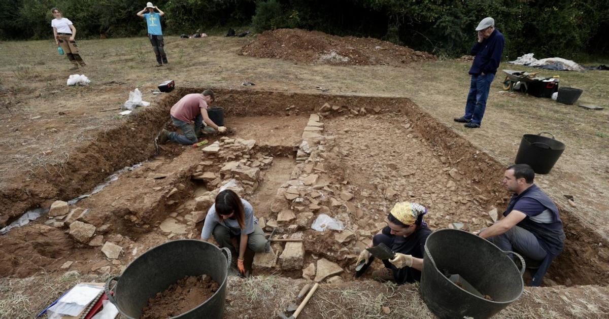 Excavaciones en el yacimiento de La Estaca durante el pasado verano. | Irma Collín