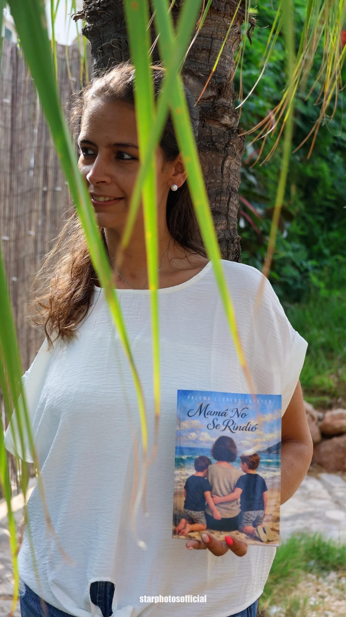 Paloma Llorens presentando su primer libro 'Mamá No Se Rindió'