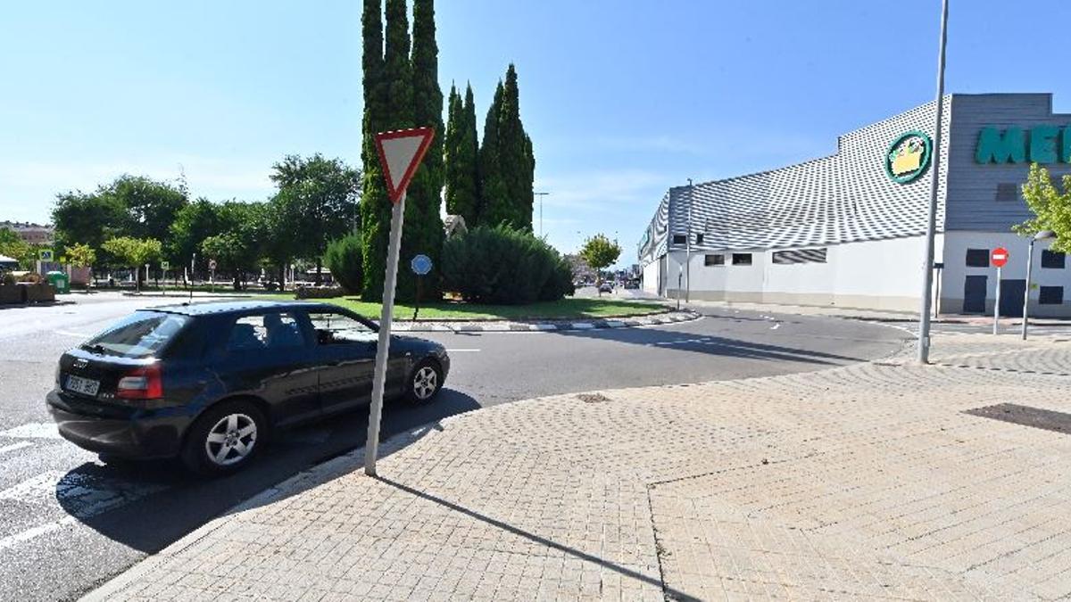 El acceso norte de Vila-real está creciendo como área comercial tras la apertura de un nuevo Mercadona.