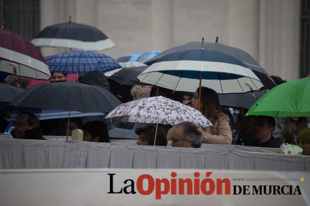 La cofradía de la Vera Cruz entrega el óbolo del J