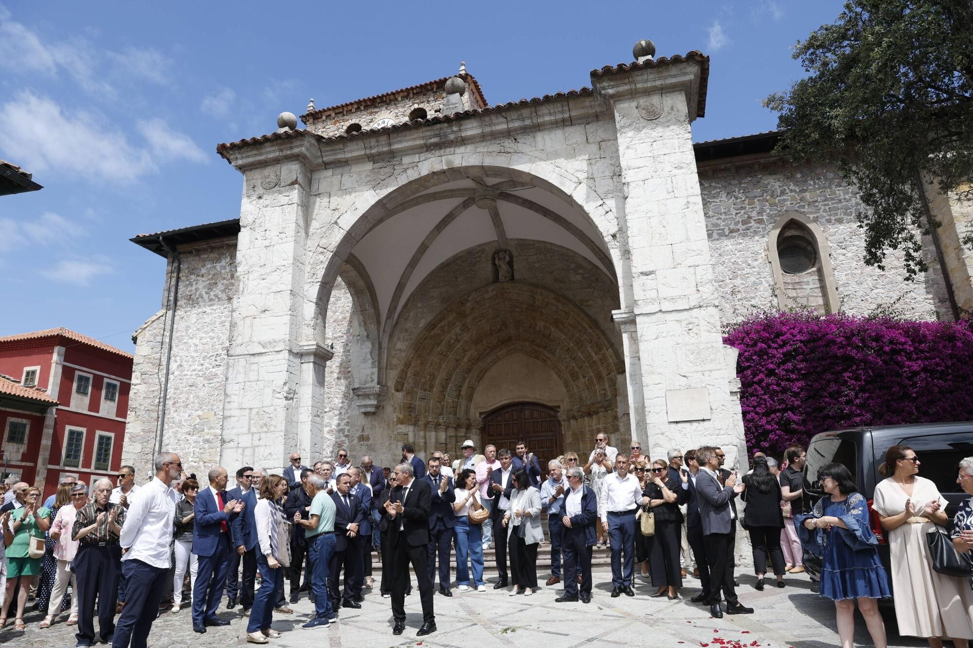 Las imágenes del funeral de Antonio Trevín en la basílica de Llanes.