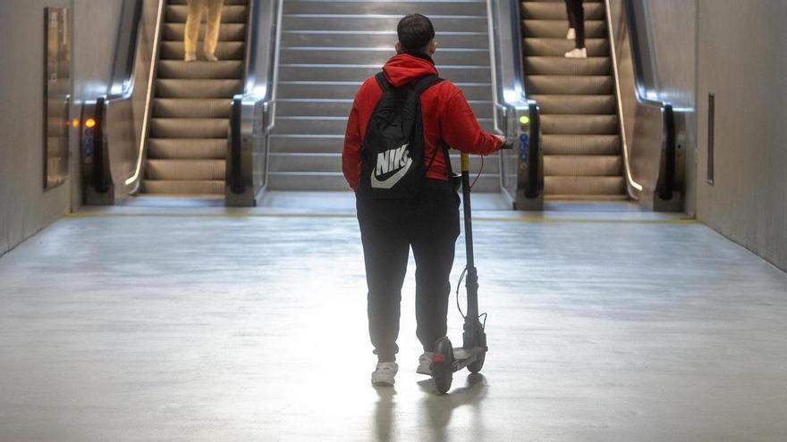 Los patinetes de Alicante se suben al TRAM y al bus, pero no al tren