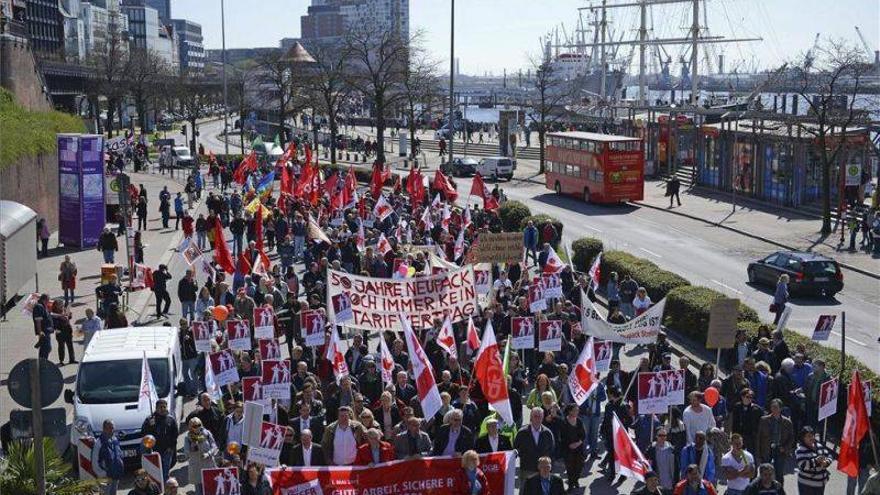 Cientos de miles de trabajadores reivindican derechos laborales y empleo