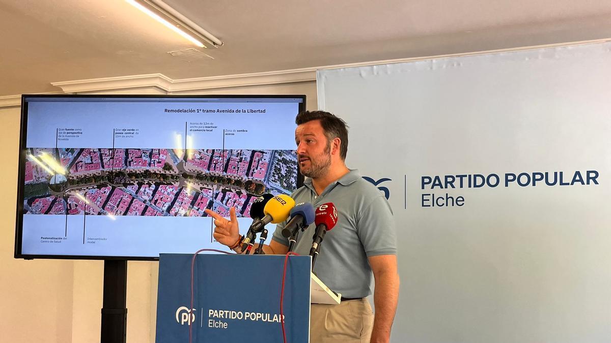 Pablo Ruz, durante la presentación del plan del PP para la avenida de la Libertad