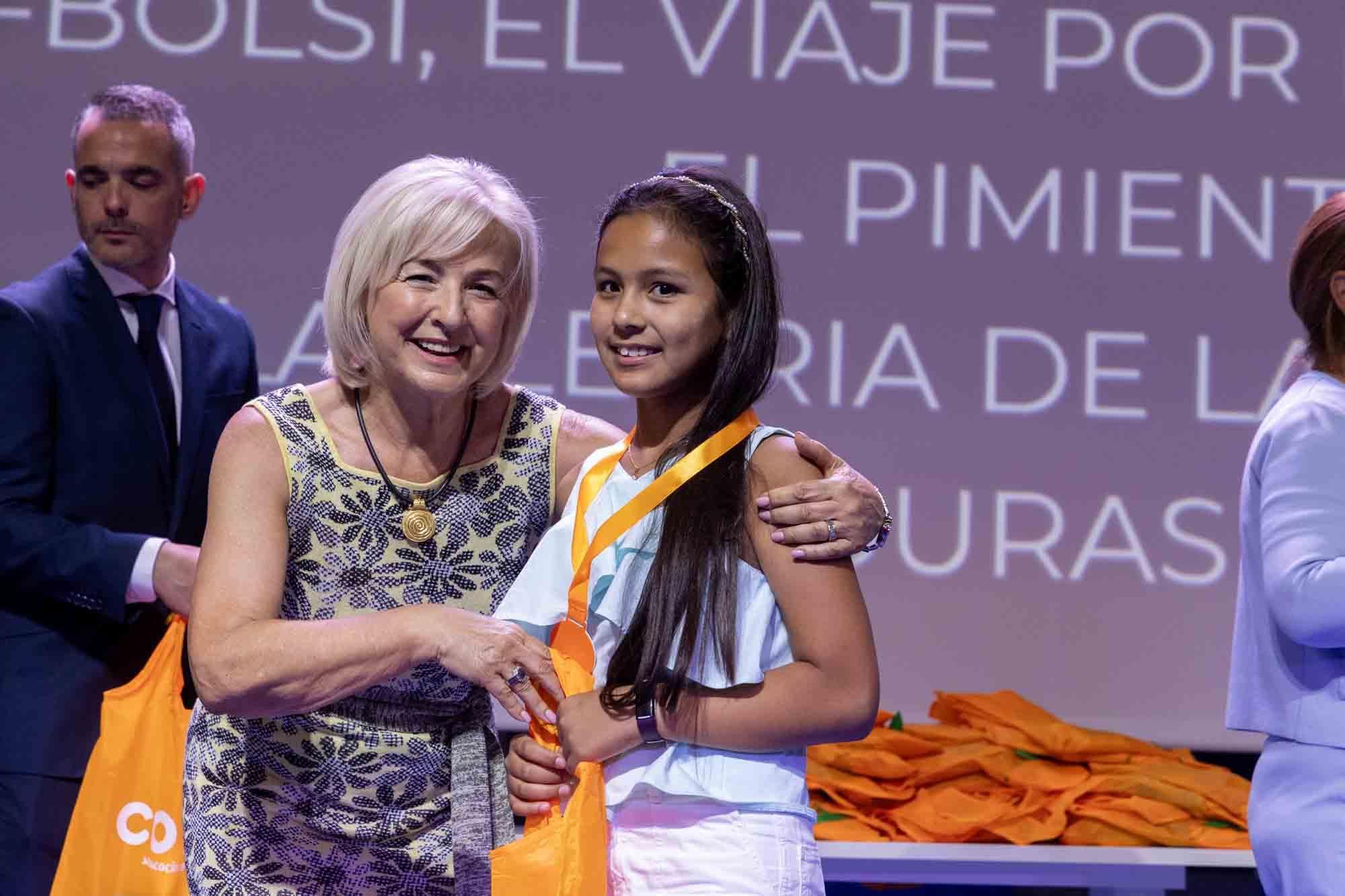 Entrega de premios del concurso infantil de relatos cortos "Cuéntame un cuento para comer" en el Club INFORMACIÓN organizado por COES