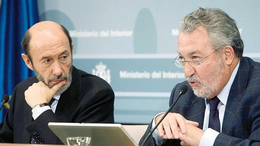 Alfredo Pérez Rubalcaba y Bernat Soria, ayer.