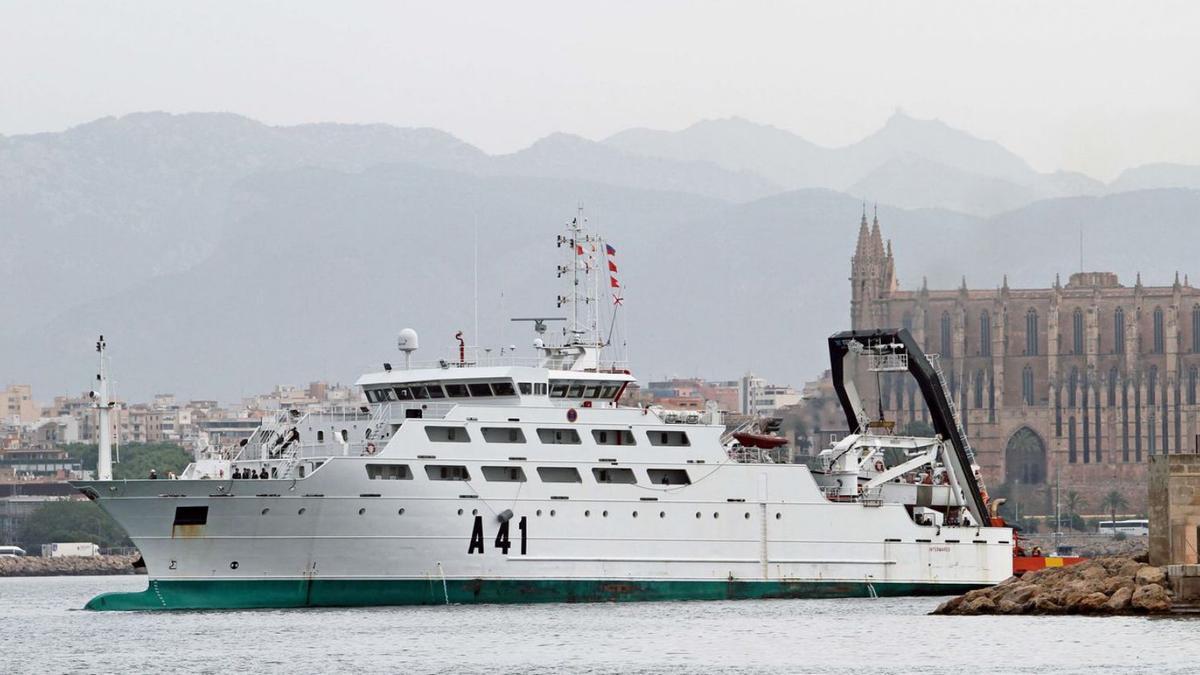 El ‘Intermares’, ayer, en el puerto de Palma.