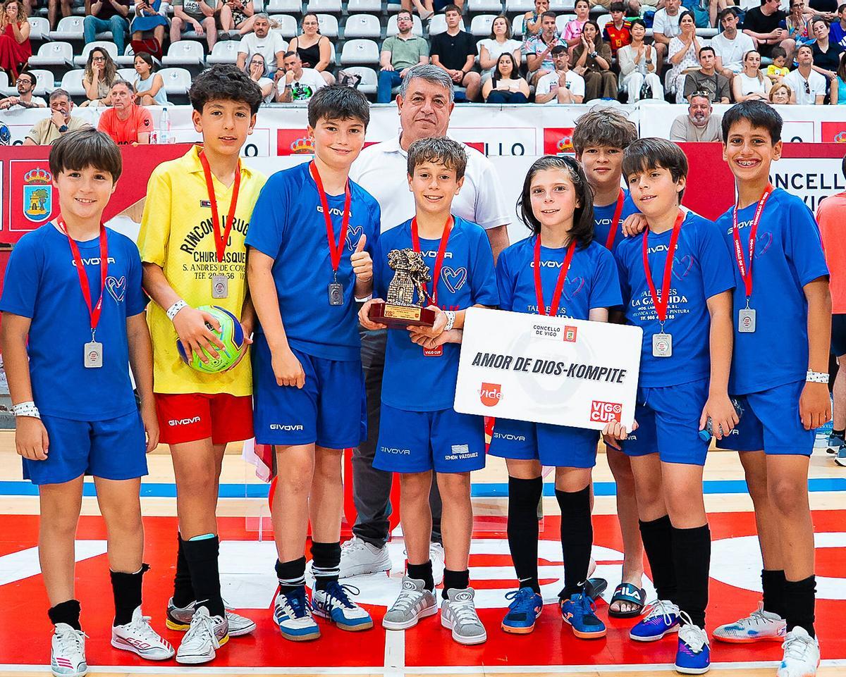 Trofeos del torneo Vigo Cup de fútbol sala