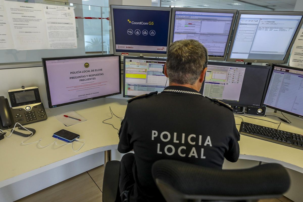 El servicio partió de una llamada al 092 de la Policía Local de Elche