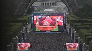 marcosl34657578 topshot   people watch on a giant screen the euro 2016 footb160711004705