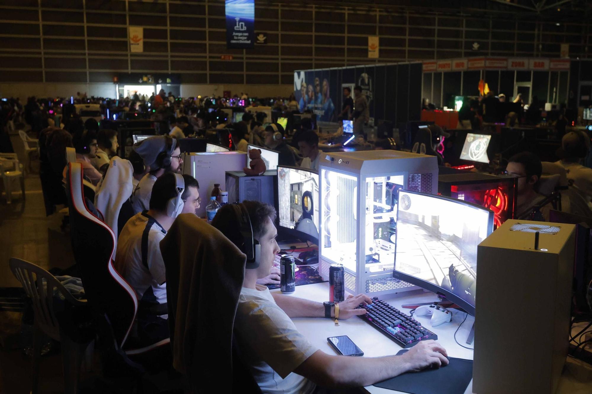 Los 'gamers' siguen jugando en la segunda jornada de la DreamHack Valencia 2023