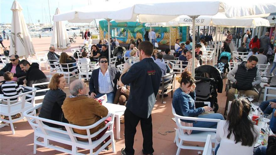 25.000 trabajadores de hostelería de Castellón afrontarán otro verano sin convenio