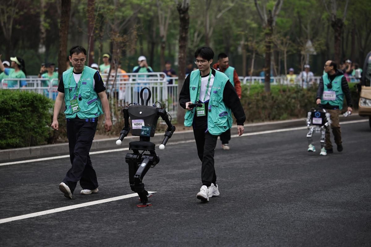 Primera Media Maratón para robots humanoides en Pekín