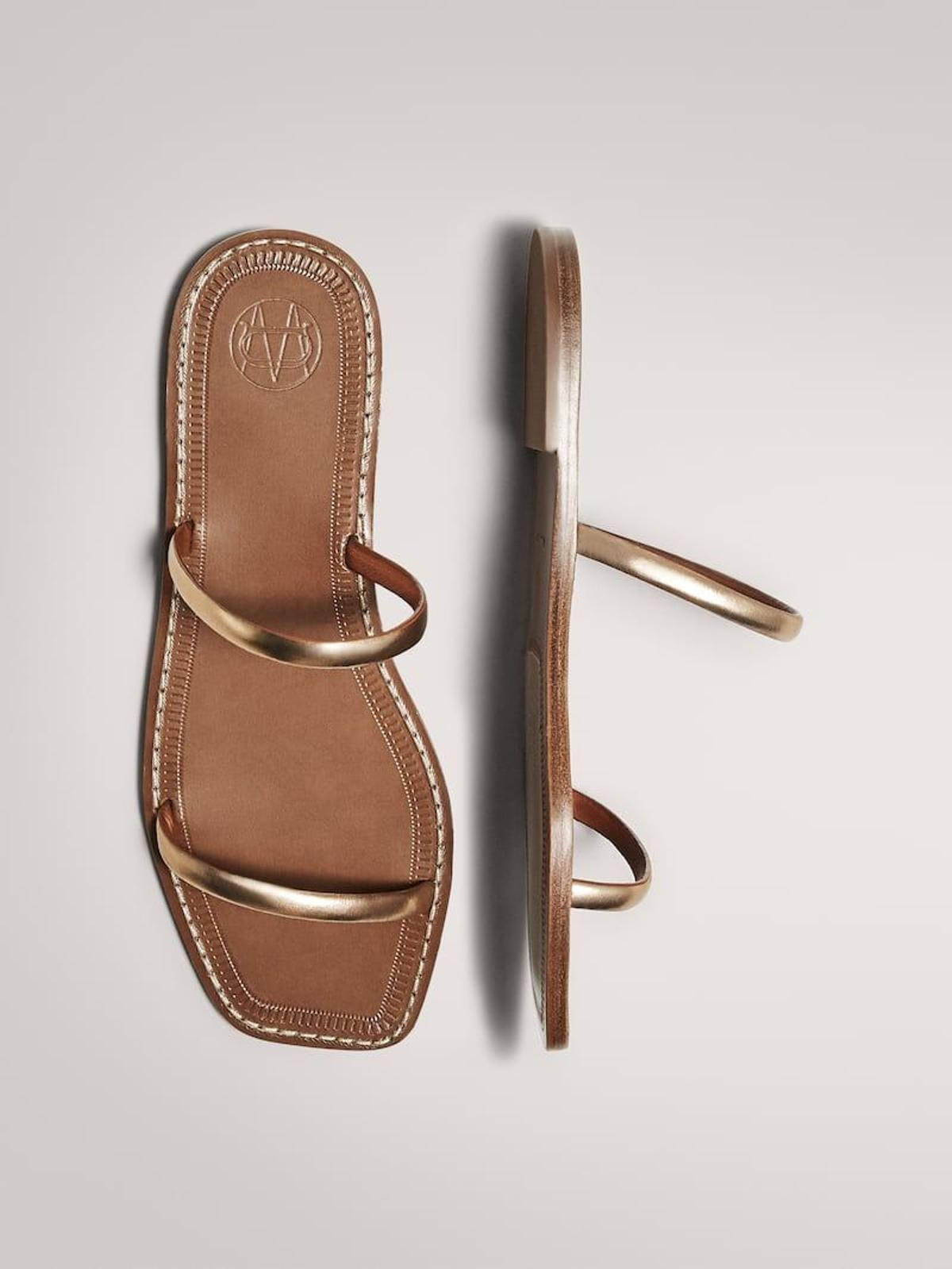 Sandalias planas doradas de Massimo Dutti