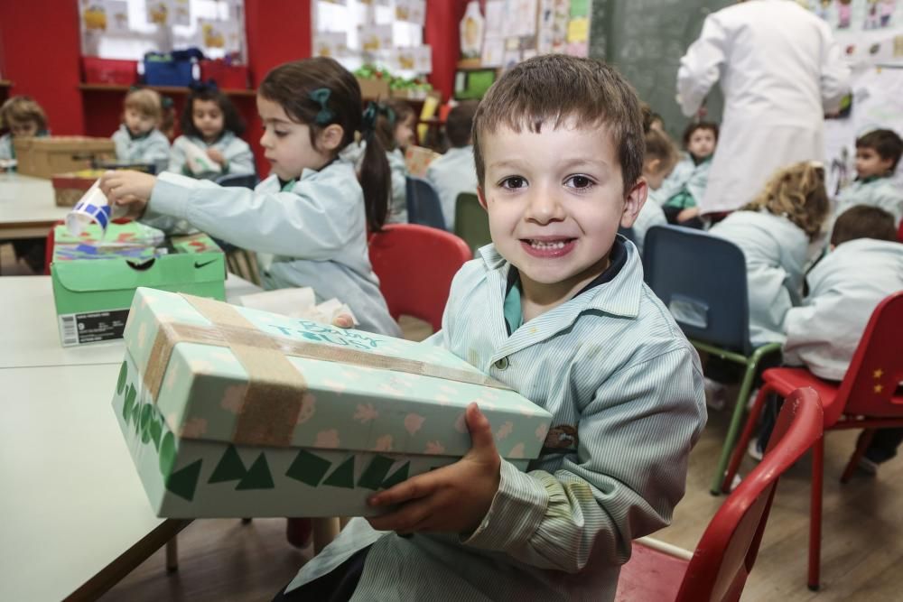 Colecta de material escolar para los niños saharauis en el colegio Santo Domingo